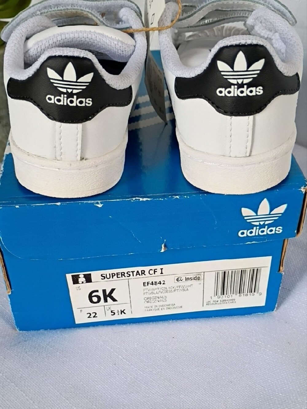 Adidas White and Black Kids Superstar Velcro Sneakers Size 6K - Picture 4 of 8